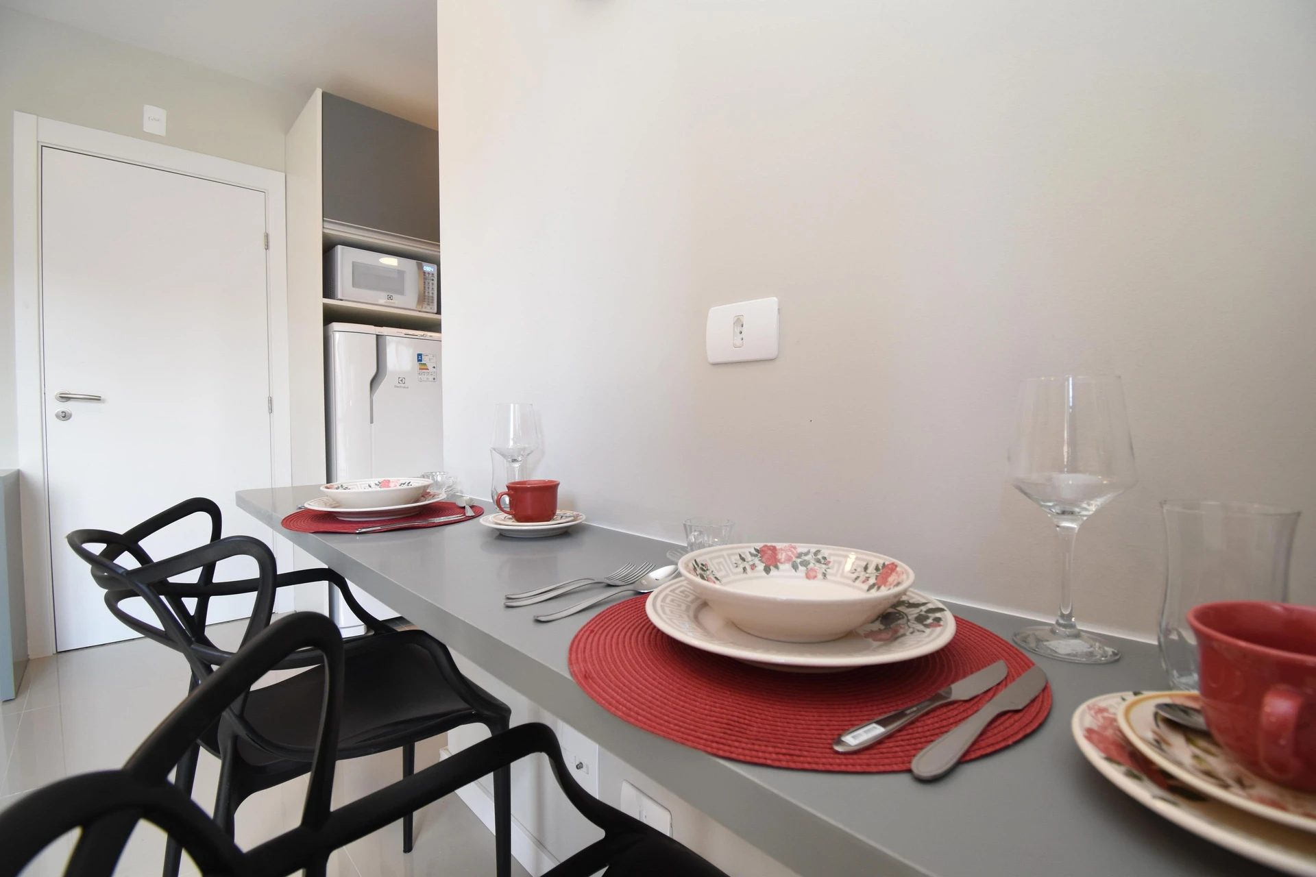 Furnished studio, 22 m², with a glass-enclosed balcony — photo 33