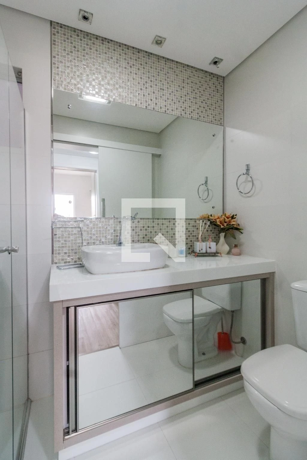 Furnished apartment, 77 m², with a glass-enclosed balcony — photo 25