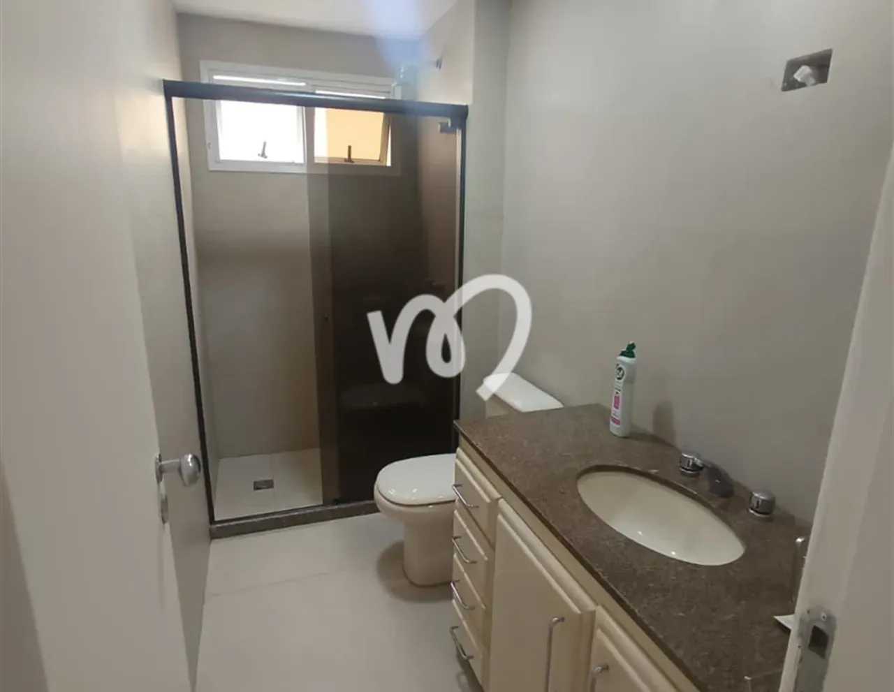 Walk-in closet in a 3-bedroom apartment, 101 m² — photo 9
