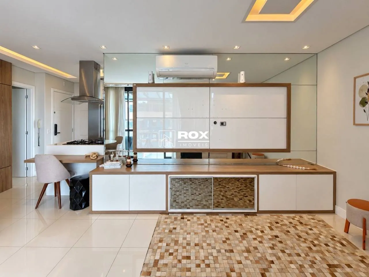 Floor-to-ceiling windows in a 3-bedroom apartment, 150 m²