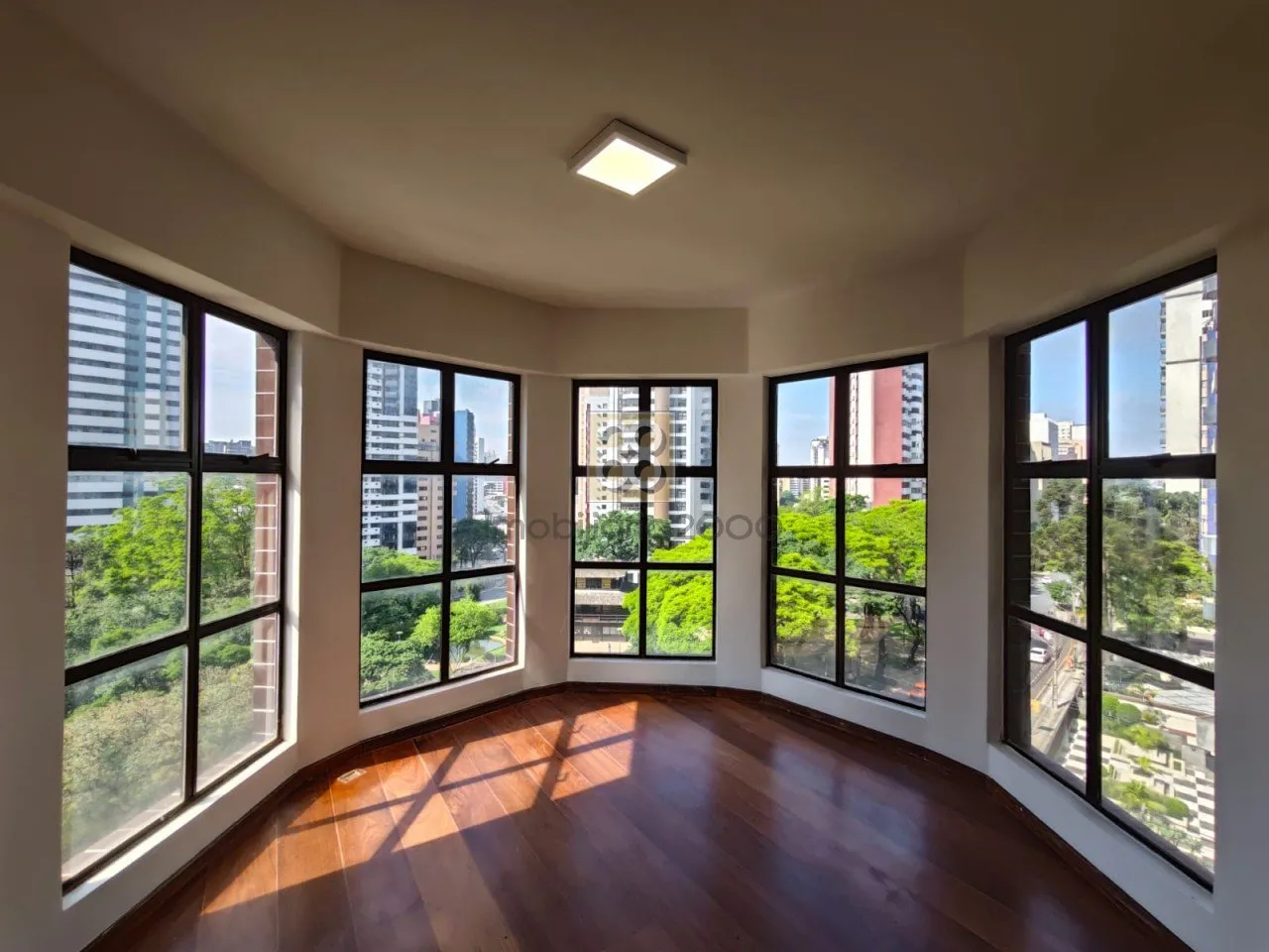 Unfurnished 3-bedroom apartment with floor-to-ceiling windows — photo 6