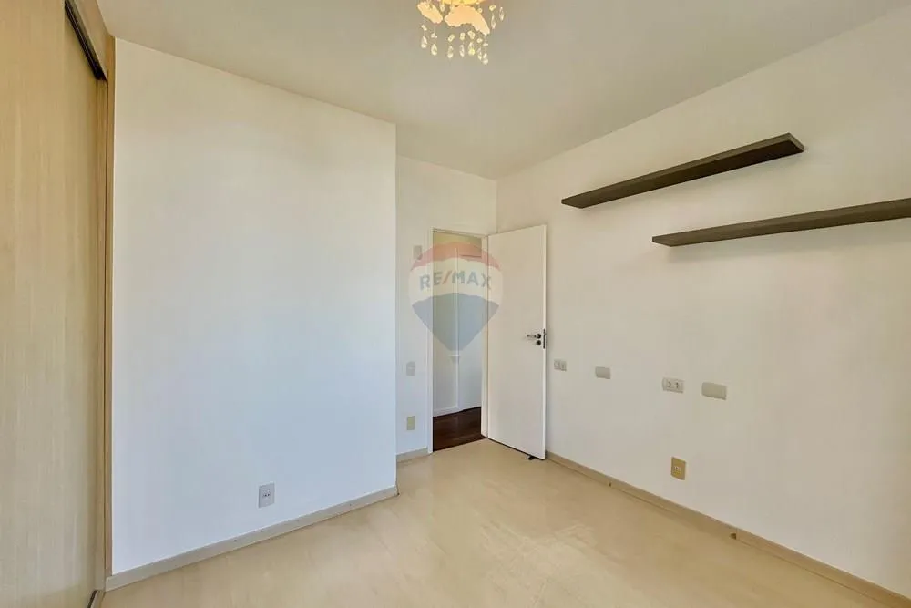 3-bedroom apartment with a mountain view in Rio de Janeiro — photo 17