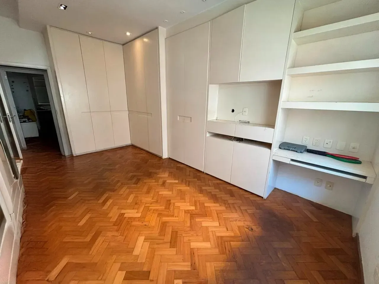 Furnished apartment with a closed kitchen and 4 bedrooms — photo 12
