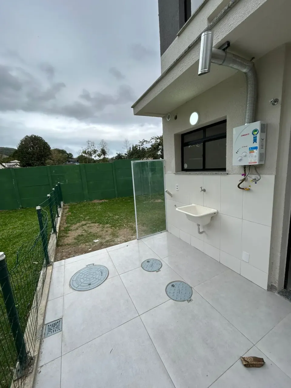Casa com 2 quartos e varanda em condomínio com lazer — photo 13