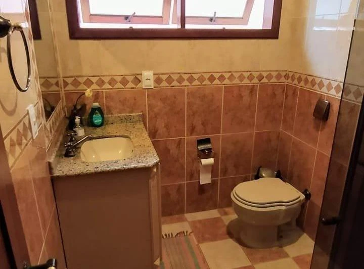 House with 5 bedrooms and 4 bathrooms, 432 m² — photo 4