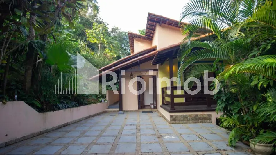 Casa de 4 dormitorios con 4 baños y parrilla embutida — photo 8