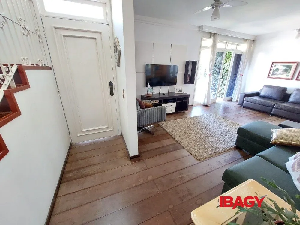Casa amueblada con 4 dormitorios y 950 m² — photo 35