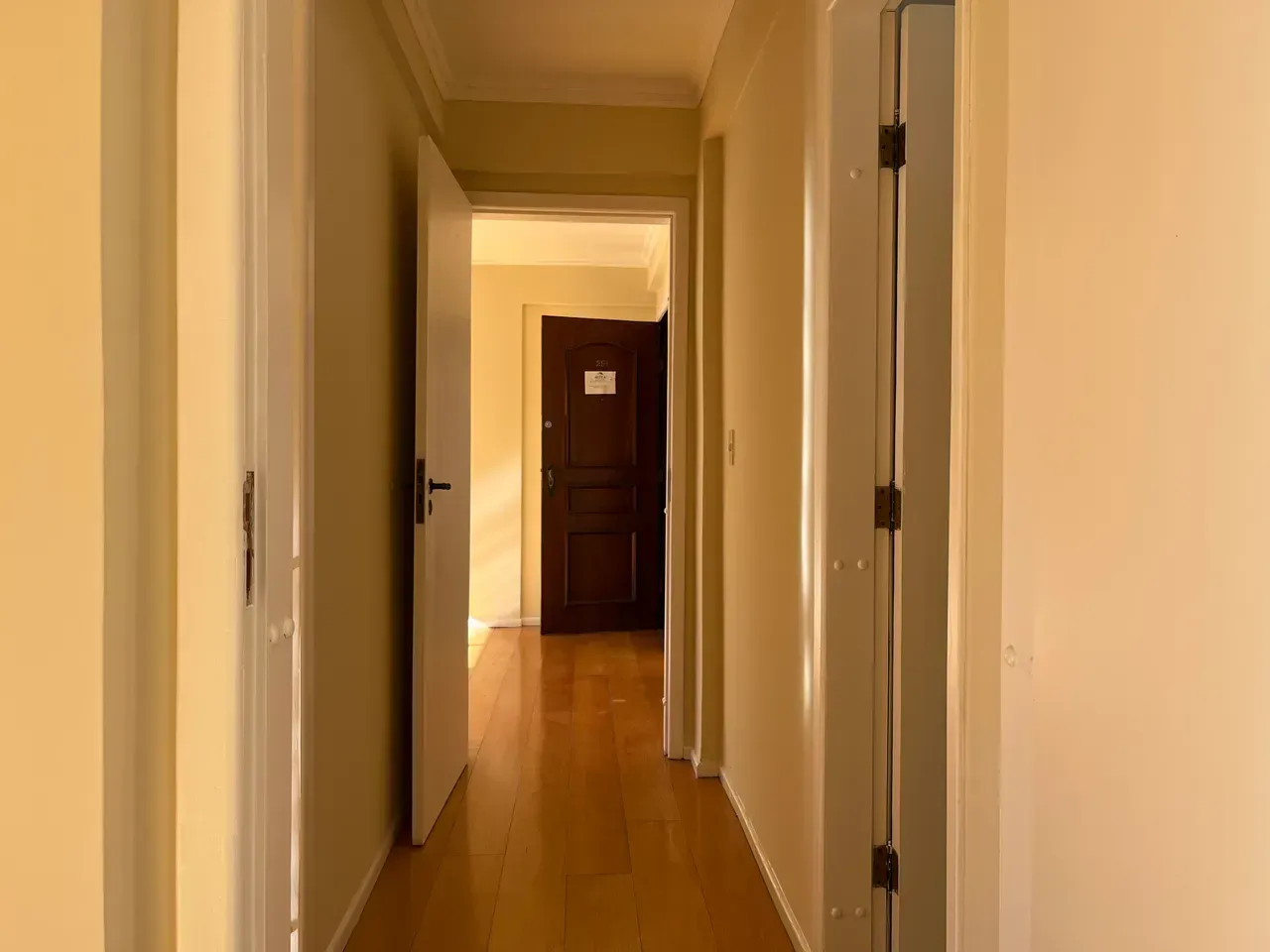 Unfurnished 2-bedroom apartment with parking space — photo 12