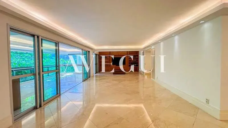 Apartamento de 2 quartos com varanda envidraçada e 4 vagas