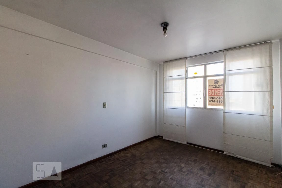 Monoambiente con piso de madera o laminado en Curitiba — photo 2