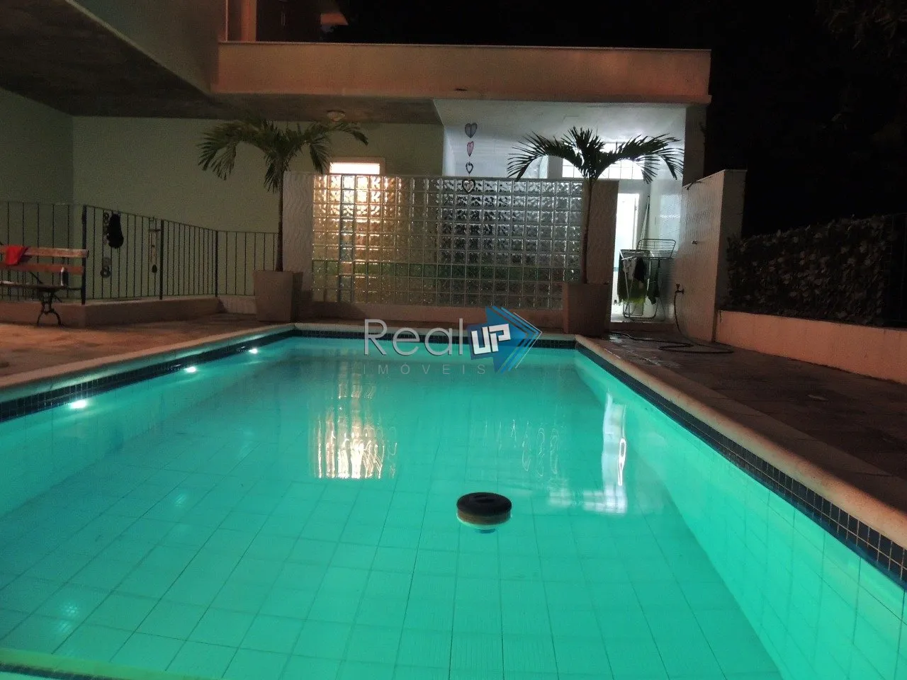 House with 3 bedrooms and 600 m² plus private BBQ terrace — photo 52