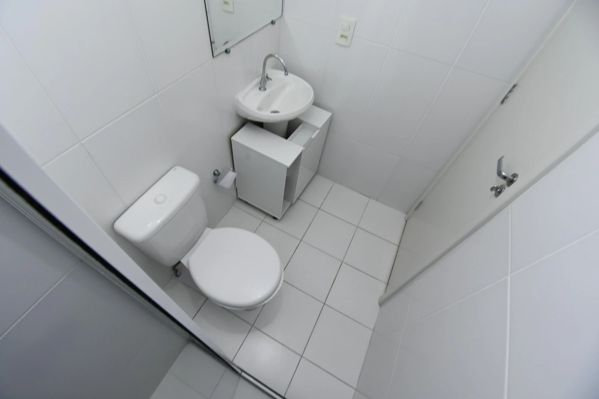 2-bedroom apartment with wood or laminate floors — photo 28