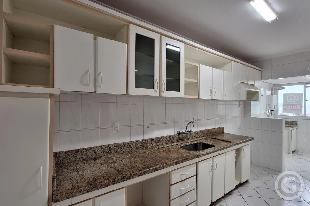 4-bedroom apartment with an enclosed balcony grill — photo 8