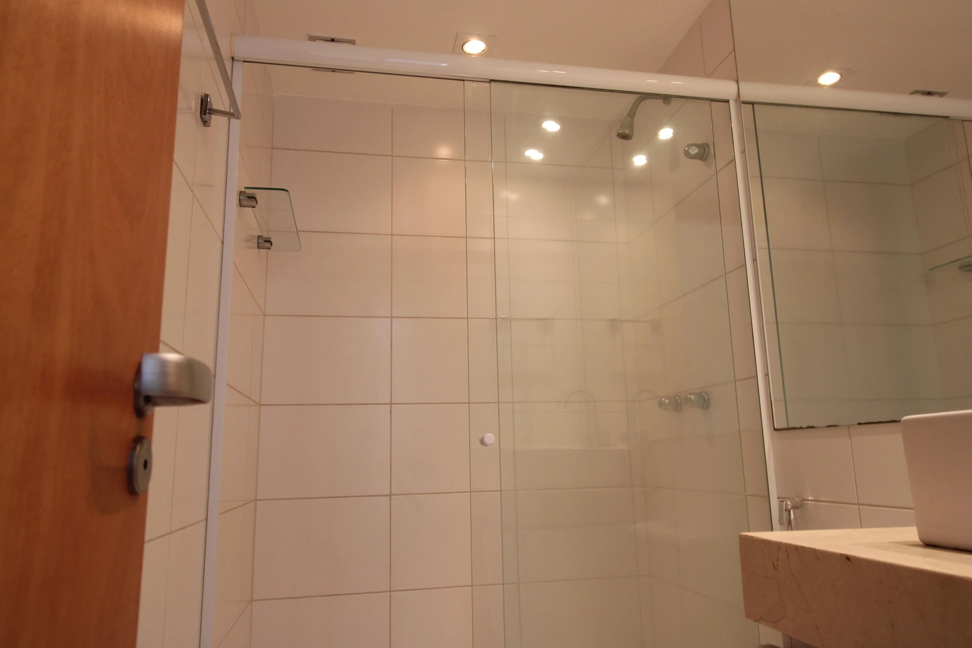 Apartment with 3 bedrooms and 2 bathrooms plus balcony — photo 32