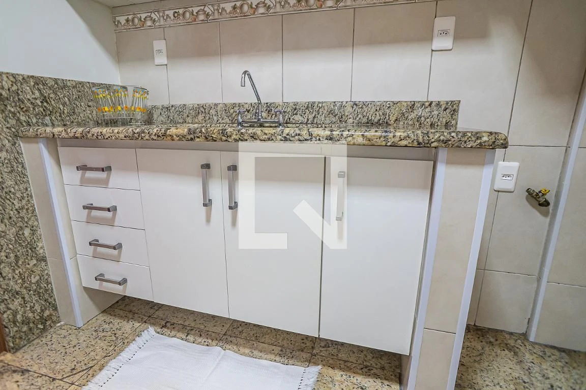Furnished apartment with private garden and 2 bedrooms — photo 17