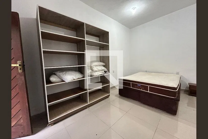 Furnished house with 2 en-suite bedrooms and private yard — photo 7