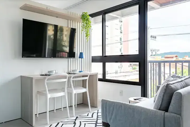 Floor-to-ceiling windows in a one-bedroom apartment, 32 m² — photo 10