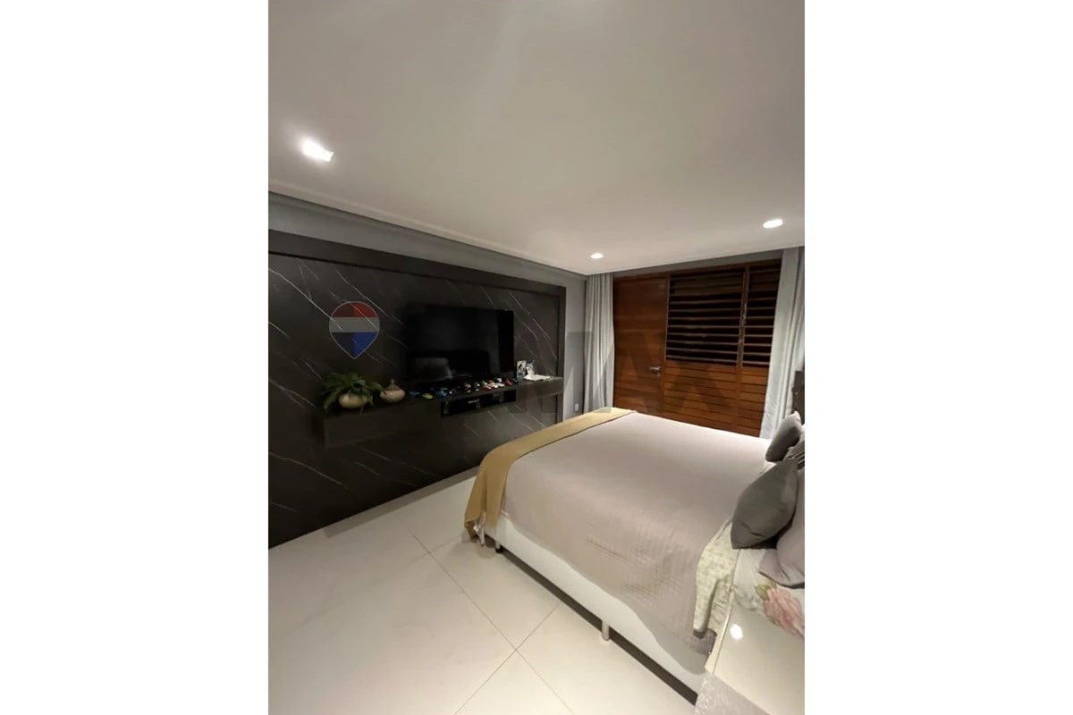 Private pool in a 4-bedroom house, 436 m² — photo 13