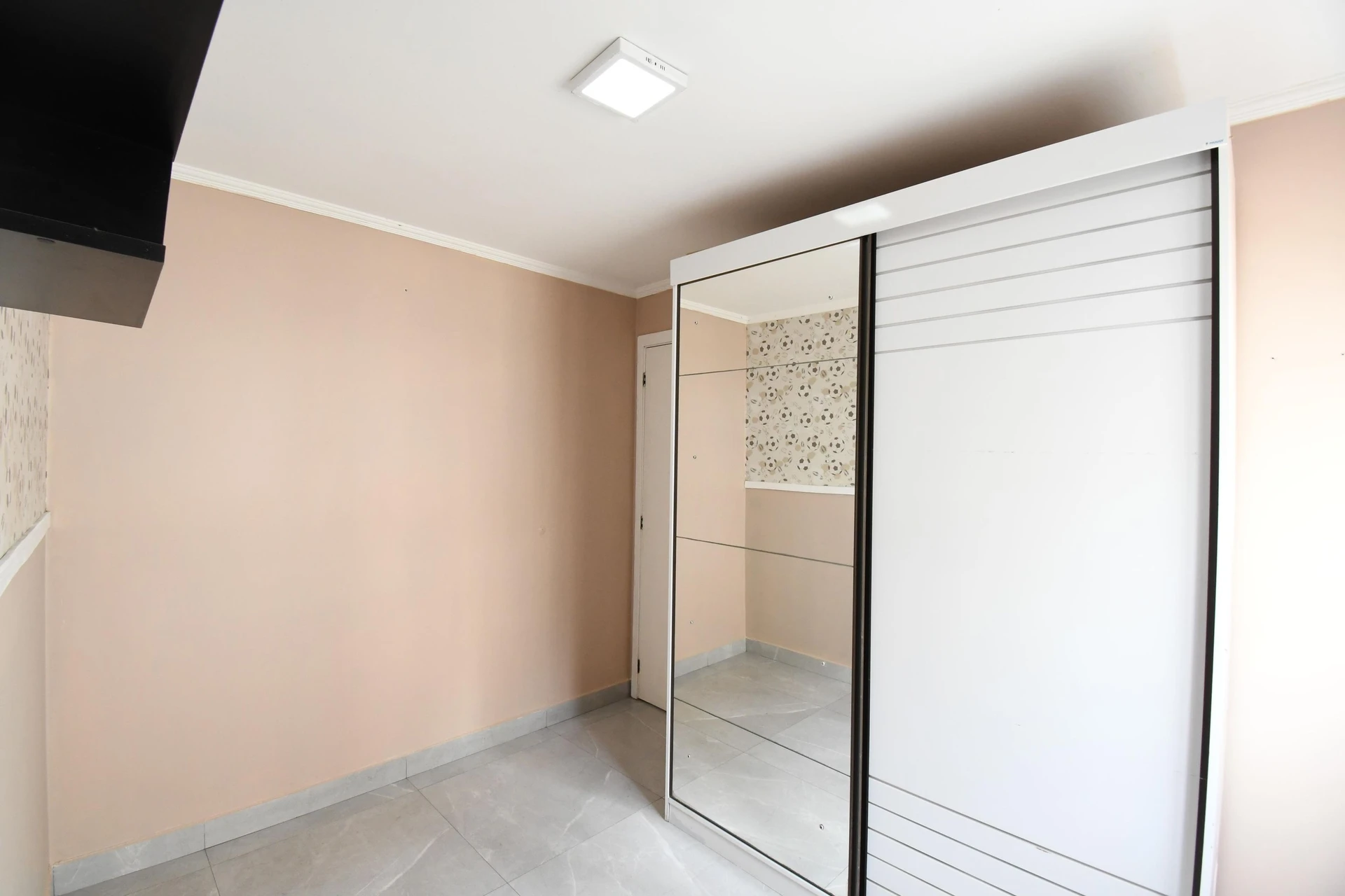 2-bedroom apartment in a building with a gym — photo 22