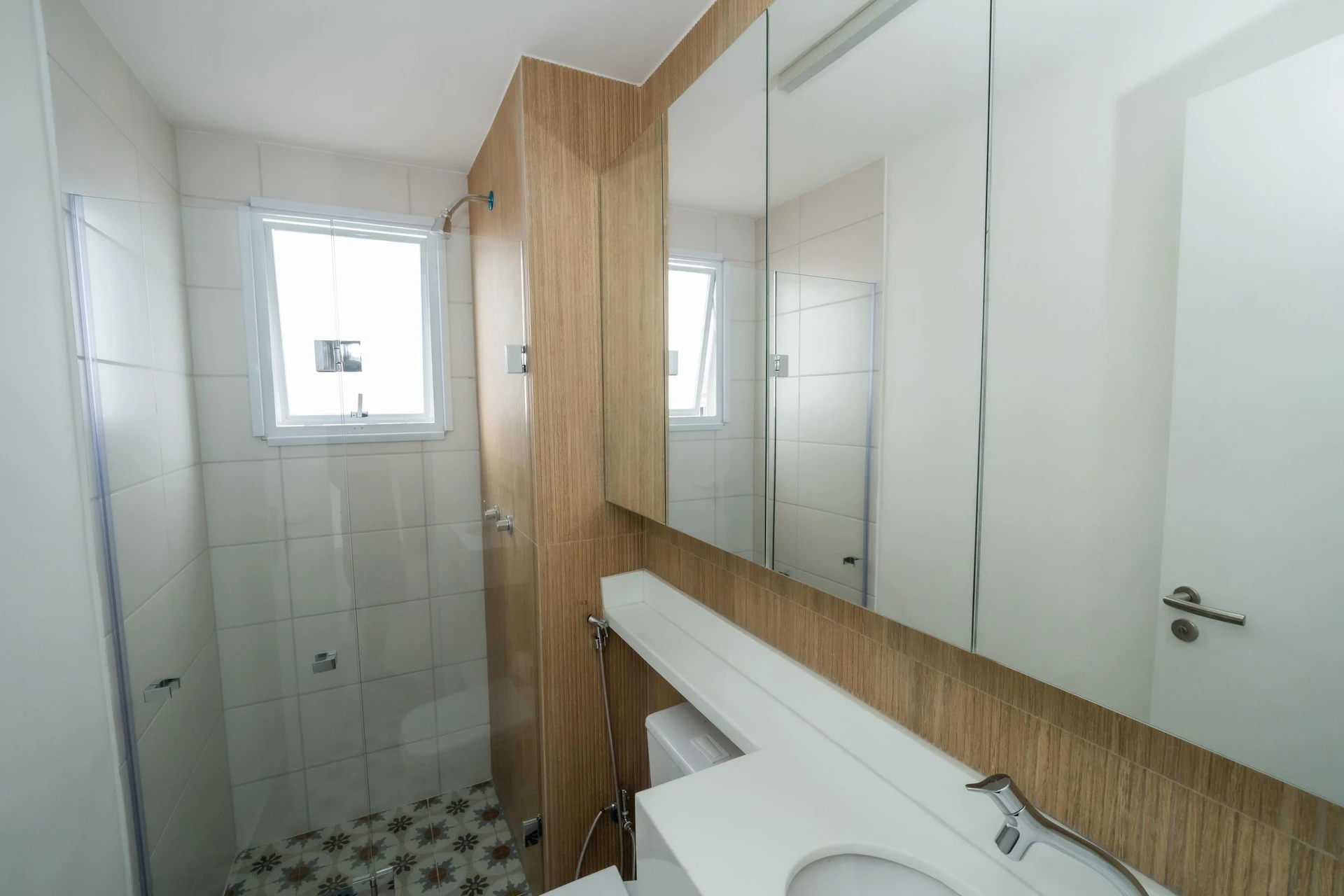 2-bedroom apartment in a building with a gym — photo 38