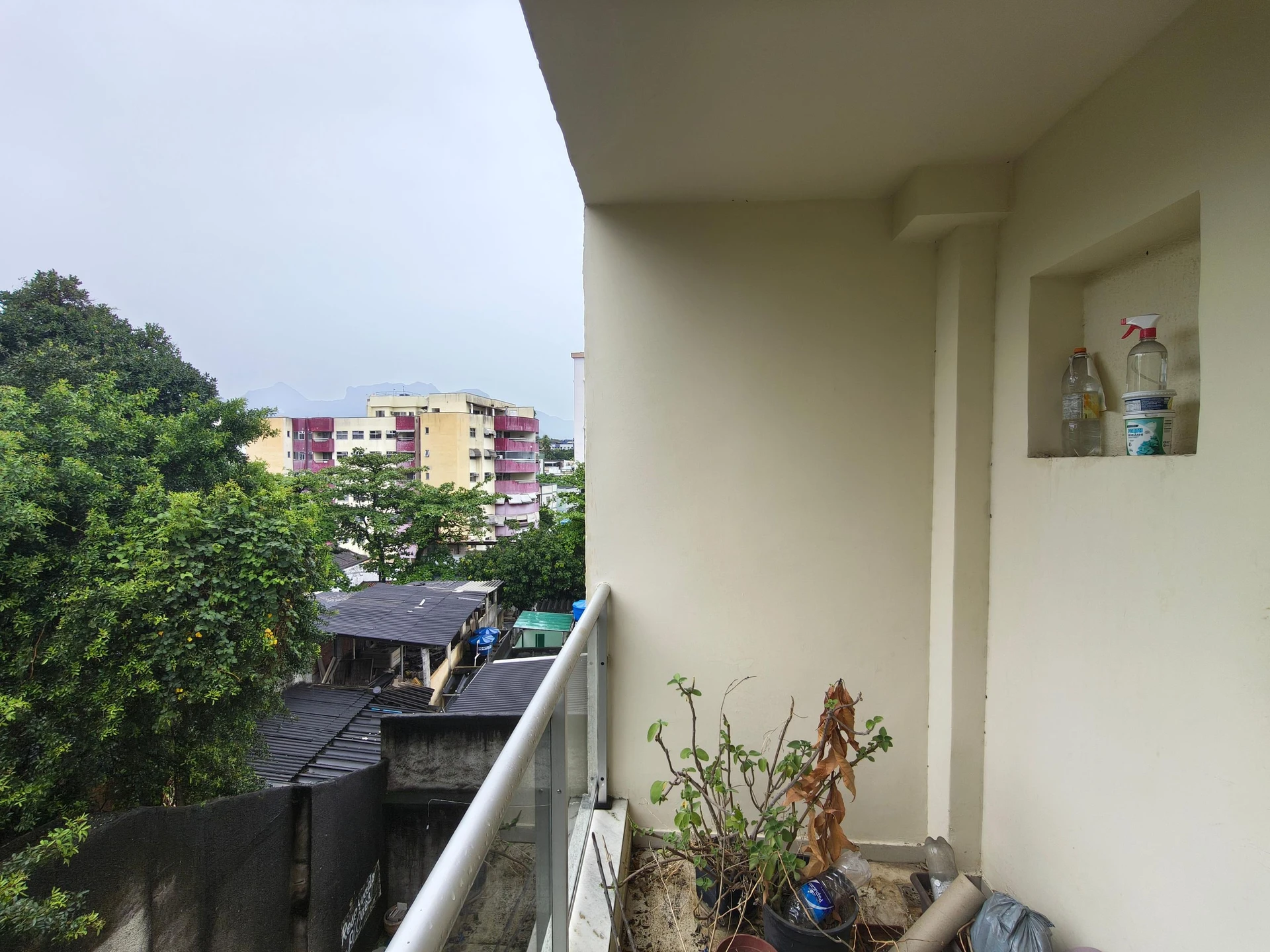 Apartamento com 3 quartos, varanda e 2 banheiros — photo 2