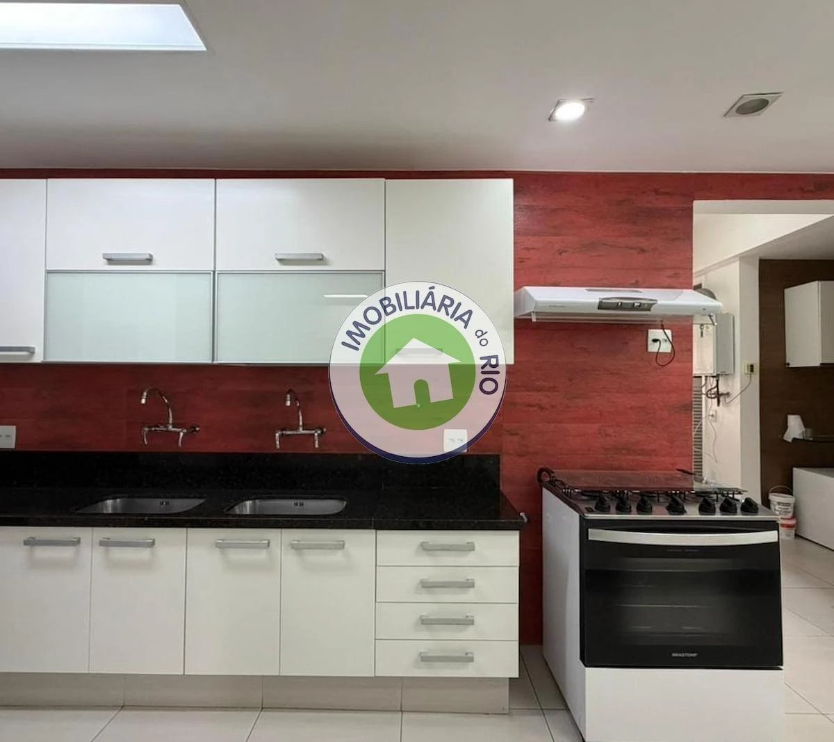 4-bedroom rental with 5 bathrooms and water views — photo 32
