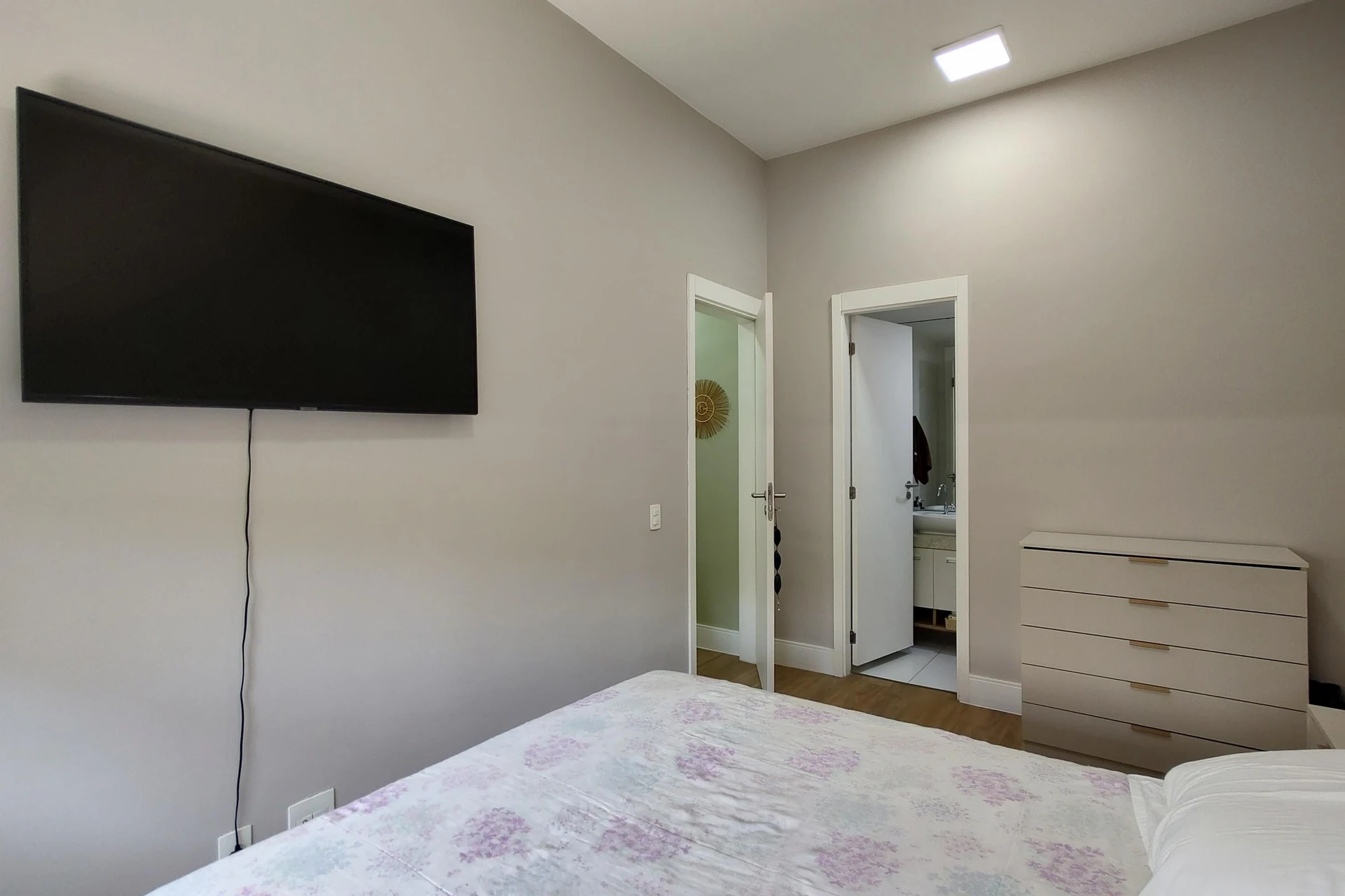 2-bedroom apartment in a building with a sauna — photo 32