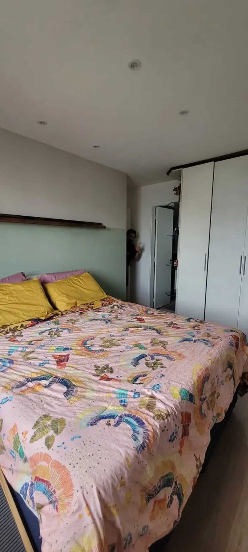 Furnished apartment, 96 m², with a glass-enclosed balcony — photo 6