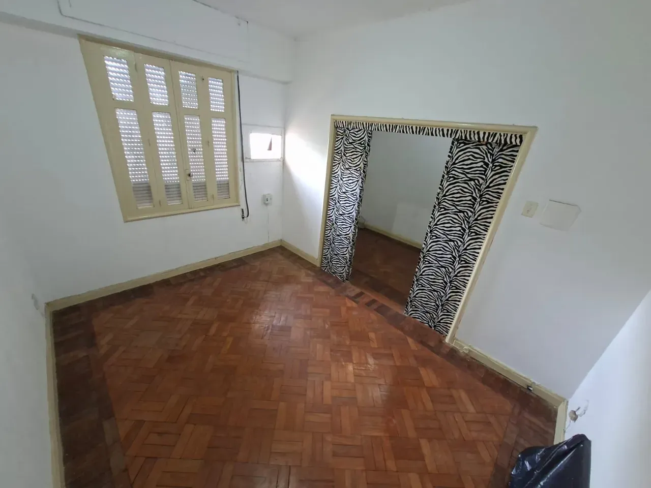 Apartamento com piso de madeira ou laminado, Centro — photo 8
