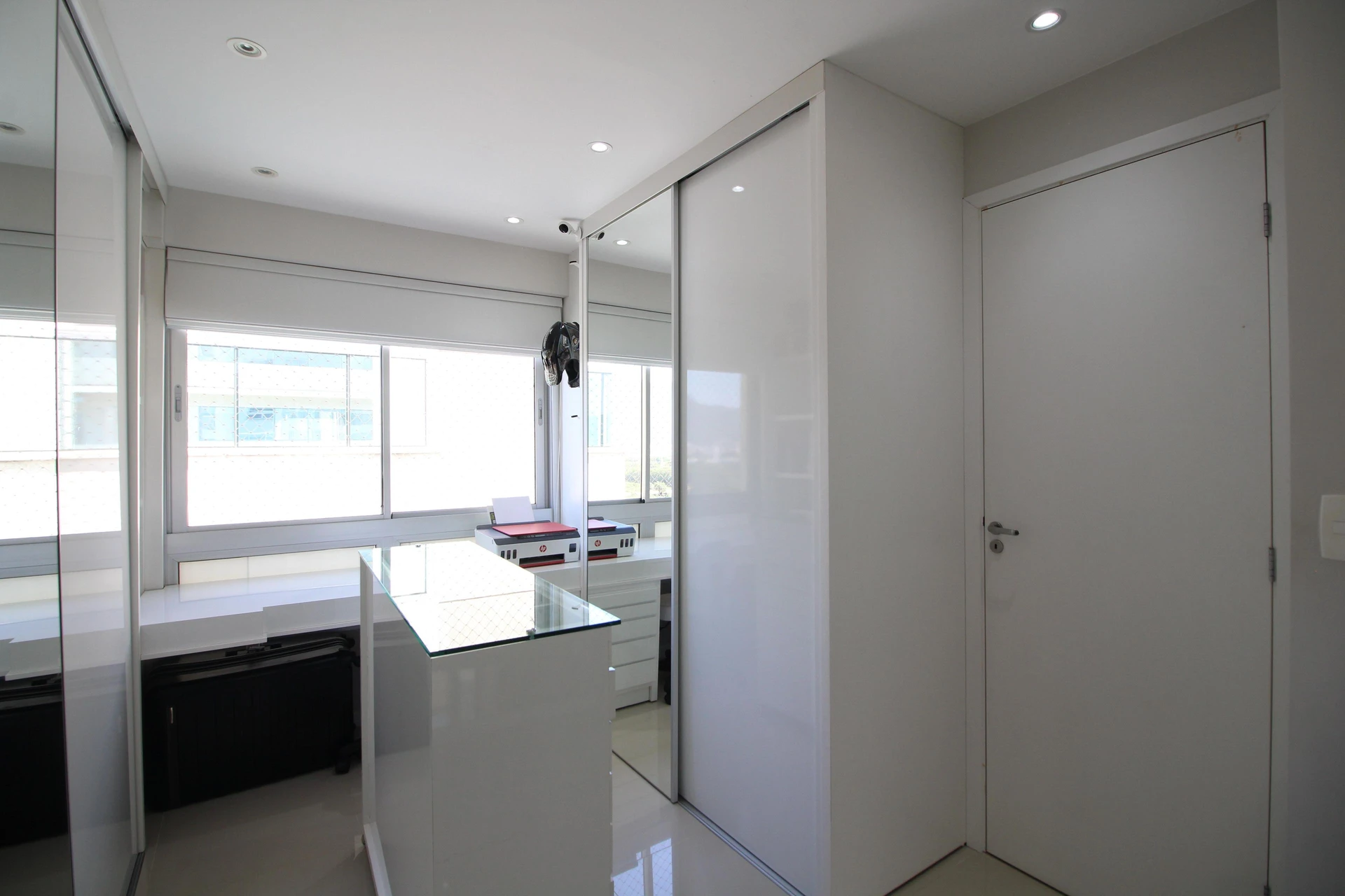 Rental apartment with 4 bedrooms and 4 bathrooms — photo 26