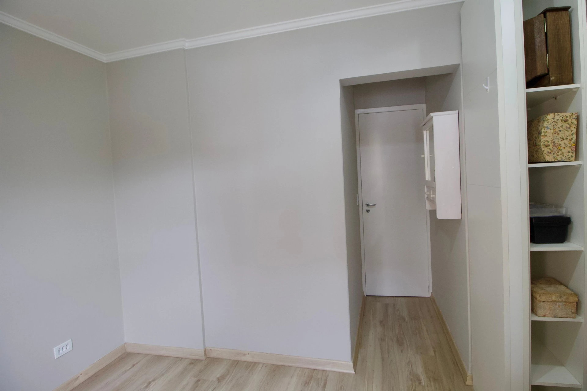 Walk-in closet in a 2-bedroom apartment, 47 m² — photo 13
