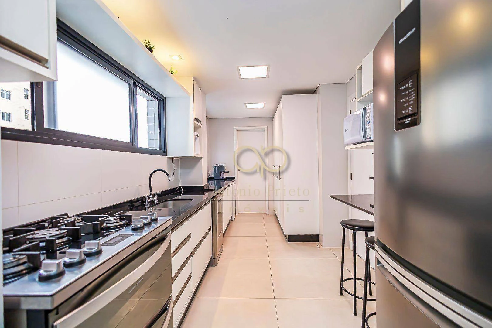 150 m² apartment with a dishwasher and a bathtub — photo 2