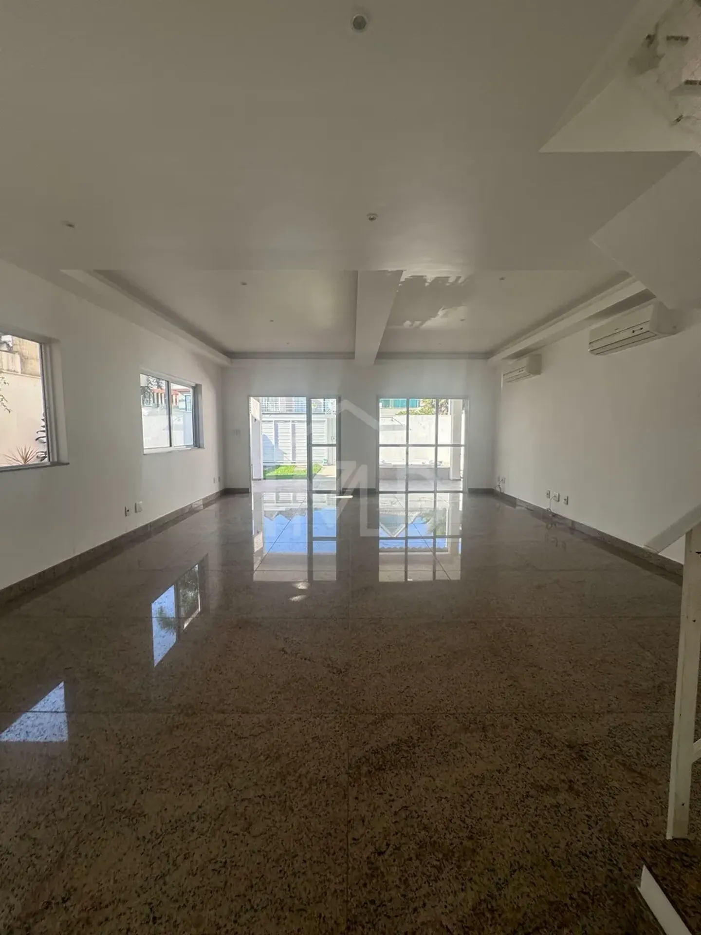 Casa com 4 suítes e 5 banheiros, 320 m² com churrasqueira — photo 6