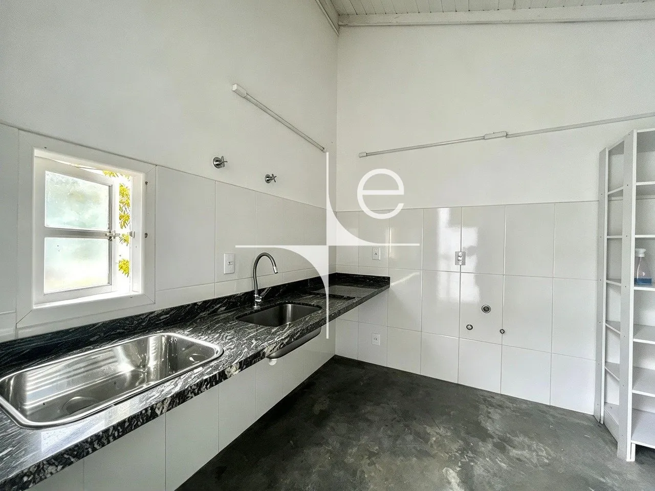 Water view in a 3-bedroom house, 220 m² — photo 35