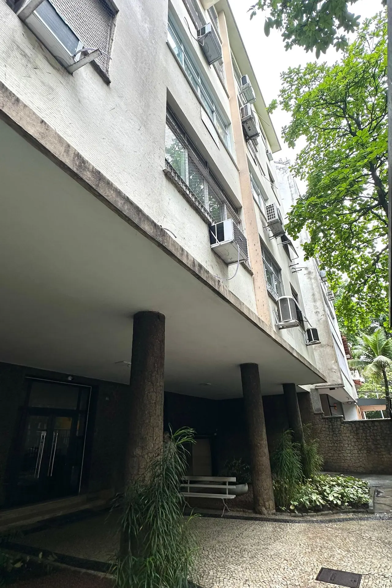 Квартира з 3 спальнями та дерев'яною підлогою або ламінатом — photo 39
