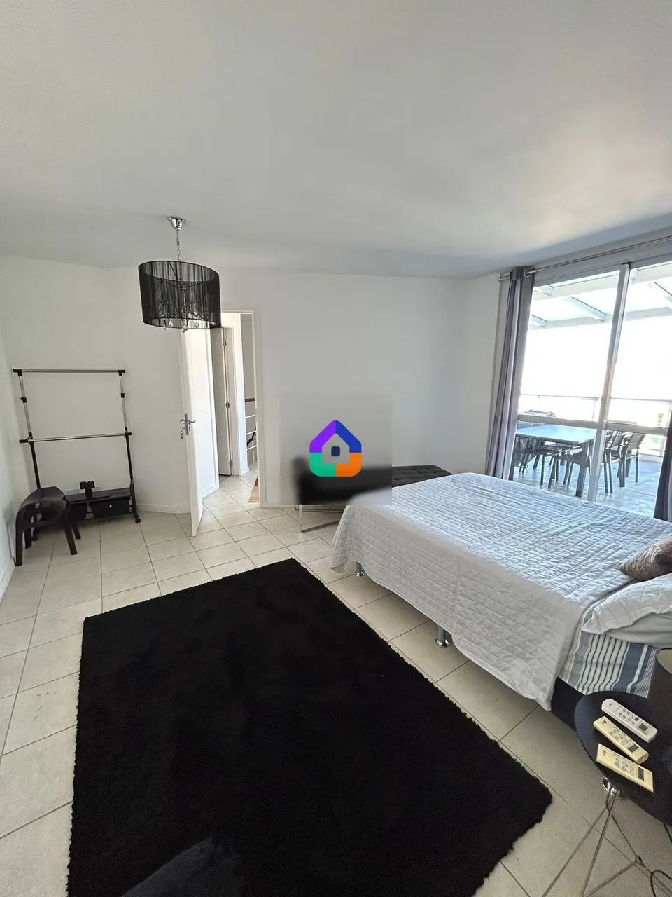 Apartamento com 4 quartos e varanda fechada de vidro — photo 20