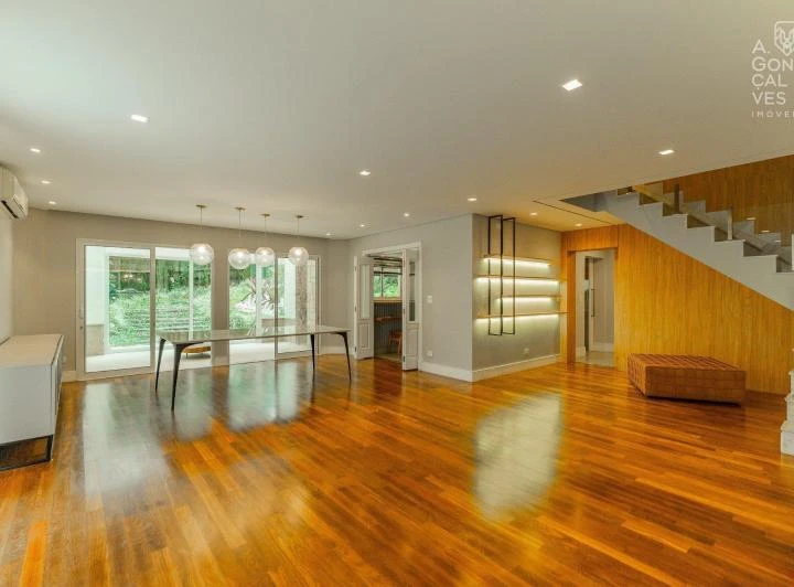 House with 4 bedrooms and 6 parking spaces, 1110 m² — photo 2