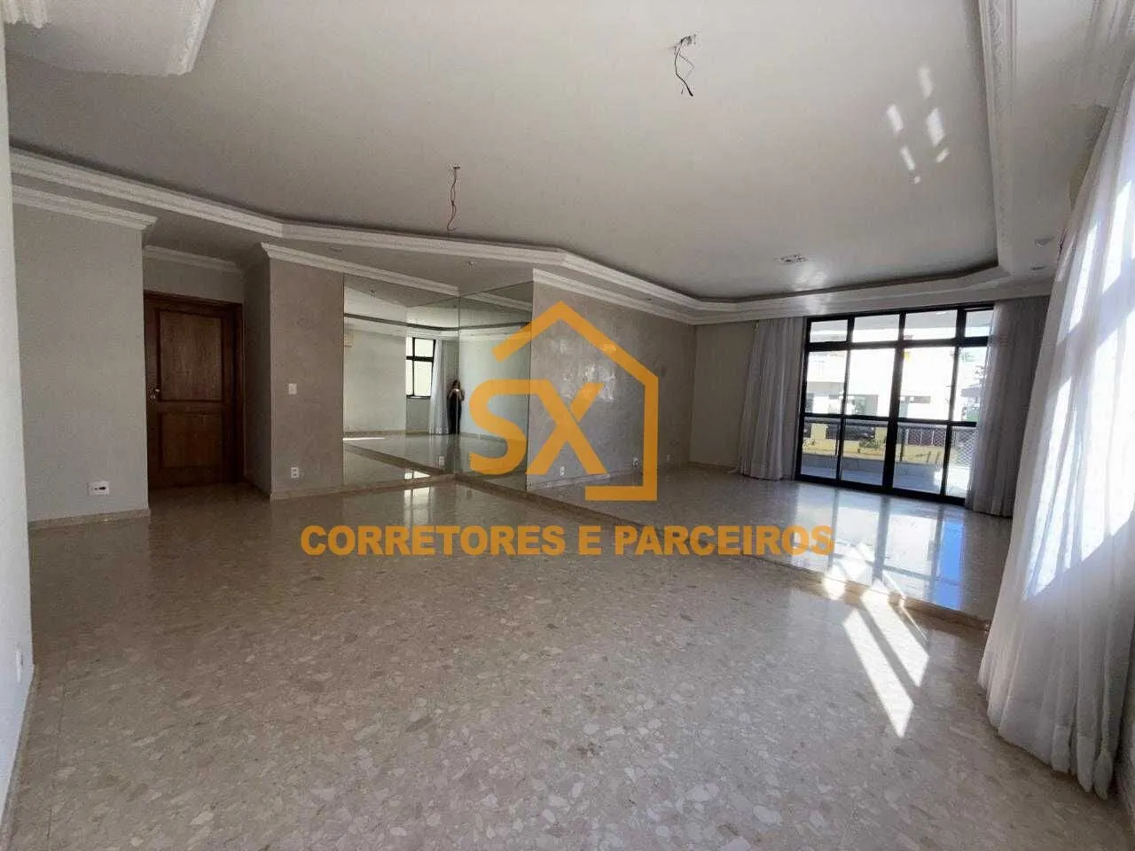 Apartment with 4 en-suite bedrooms and 210 m² gas kitchen