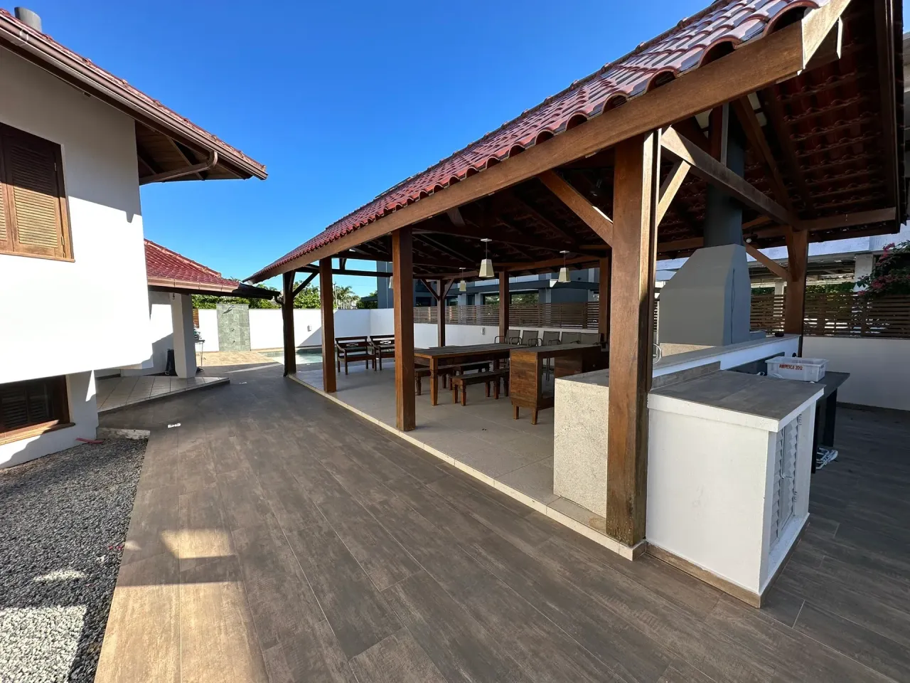 House with 5 bedrooms and a grill on the balcony — photo 3