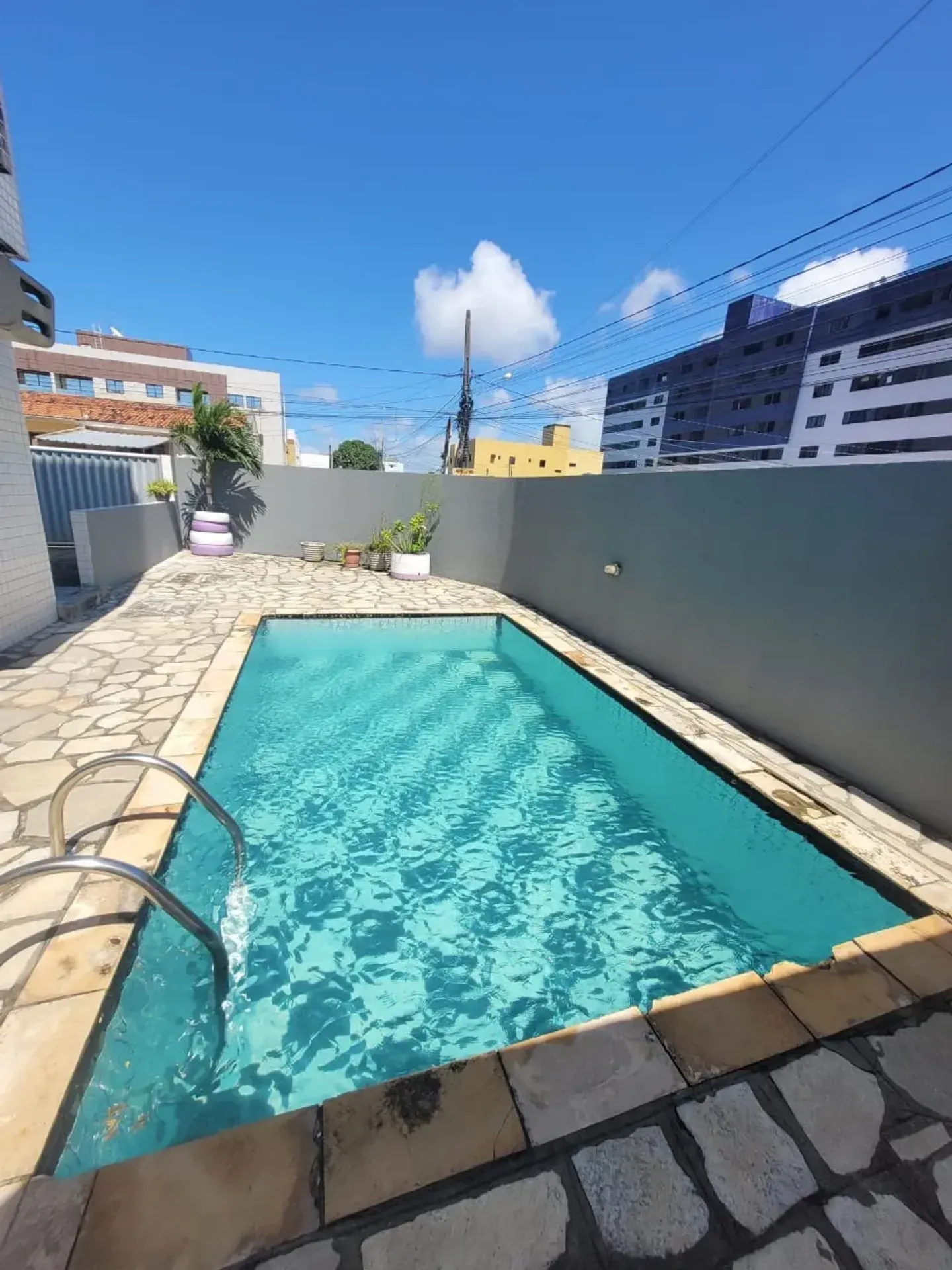 2-bedroom apartment with 1 en-suite and shared pool — photo 3