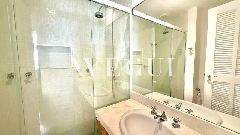 Furnished 4-bedroom apartment with 140 m² — photo 23