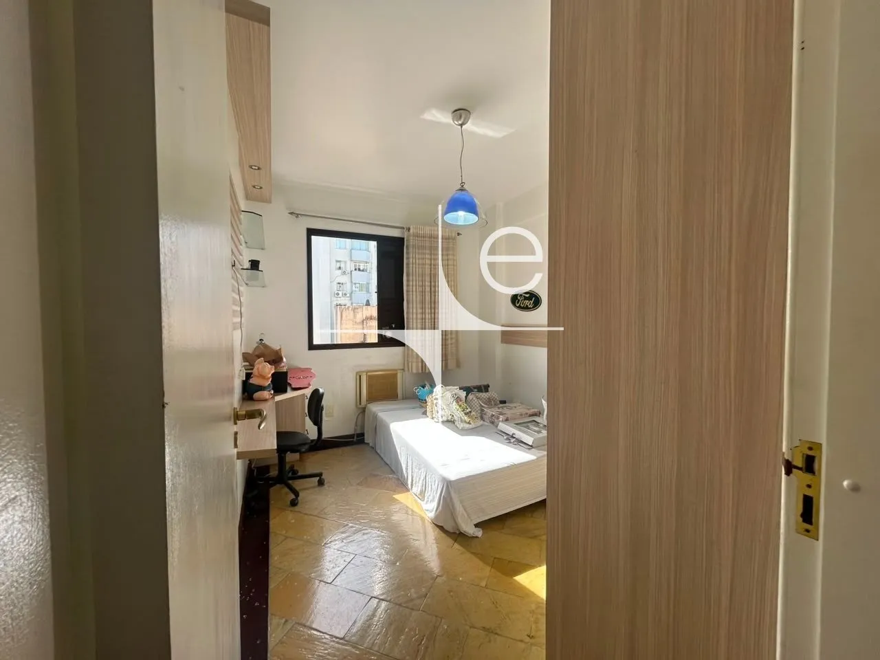 254 m² apartment with a walk-in closet and a home office — photo 28
