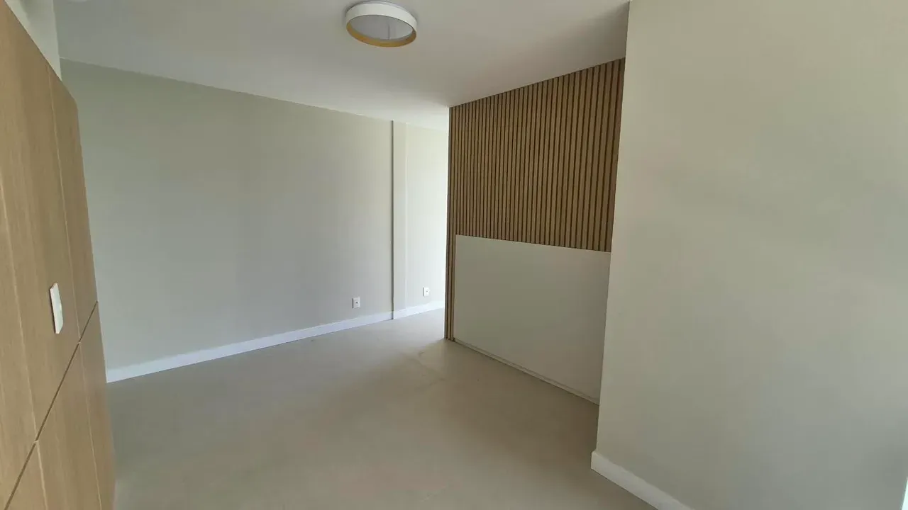 3-bedroom apartment with floor-to-ceiling windows — photo 10