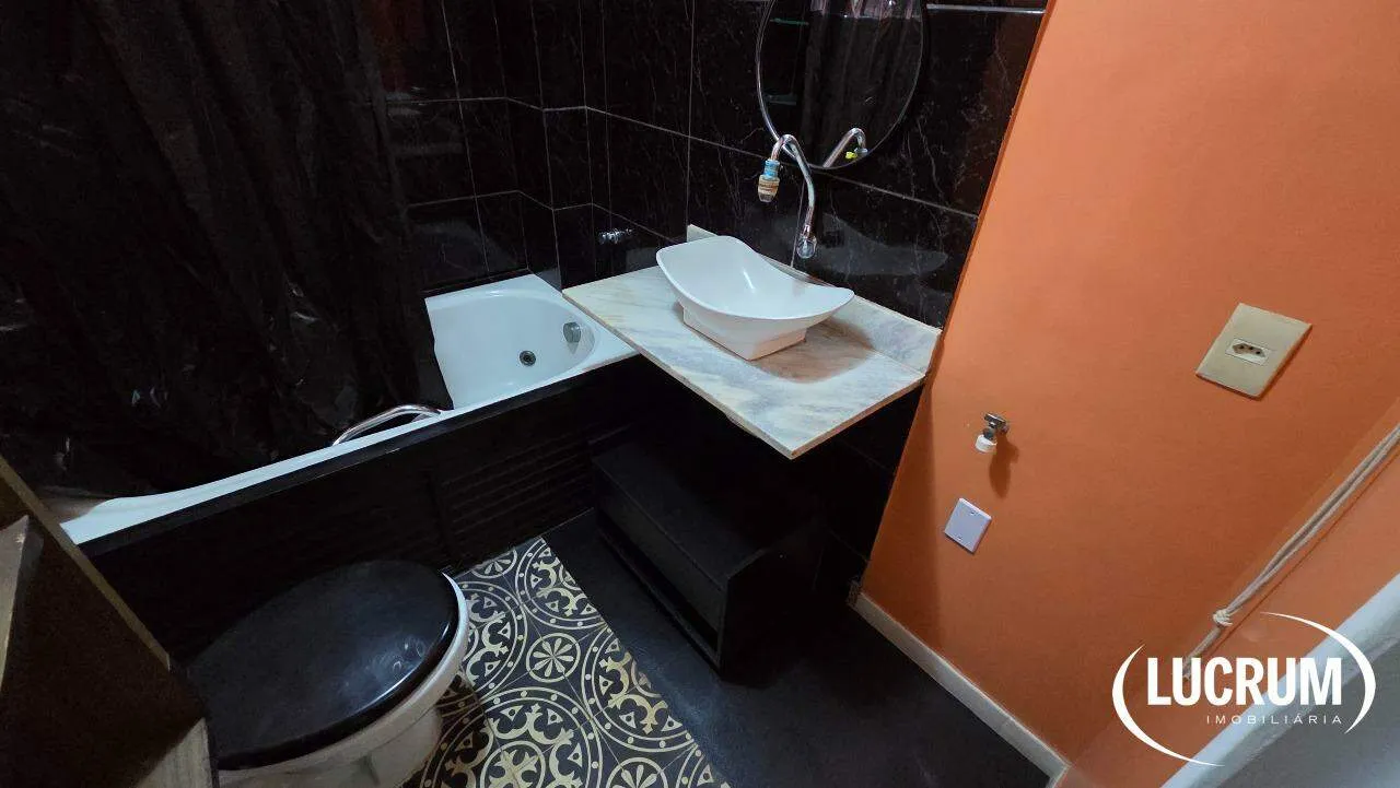 Apartamento de 1 quarto com banheiro e banheira — photo 4