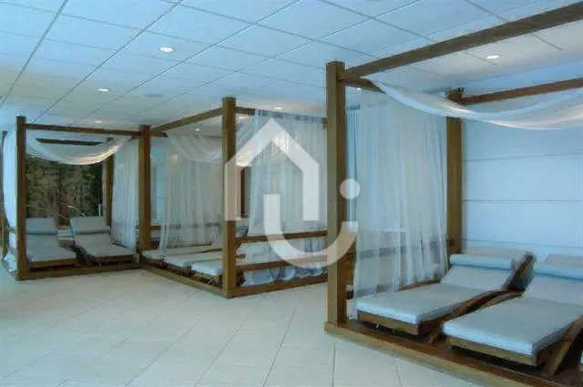 Top-floor apartment with 5 bedrooms and balcony grill — photo 23
