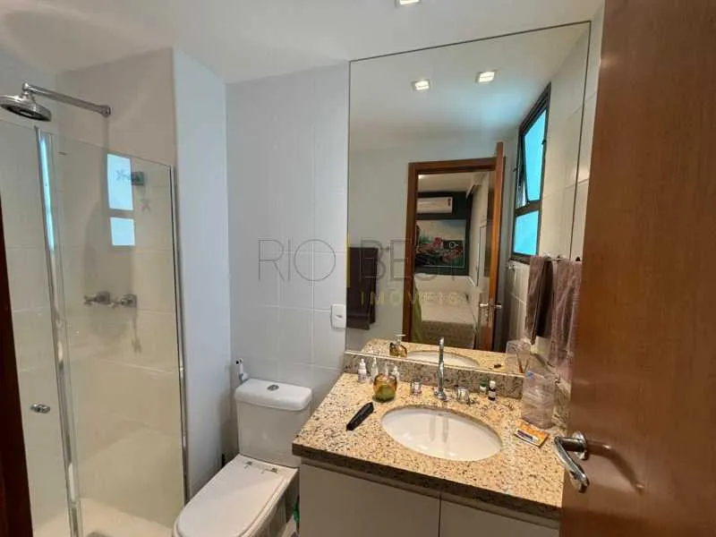 Furnished 4-bedroom apartment with a glassed-in balcony — photo 19