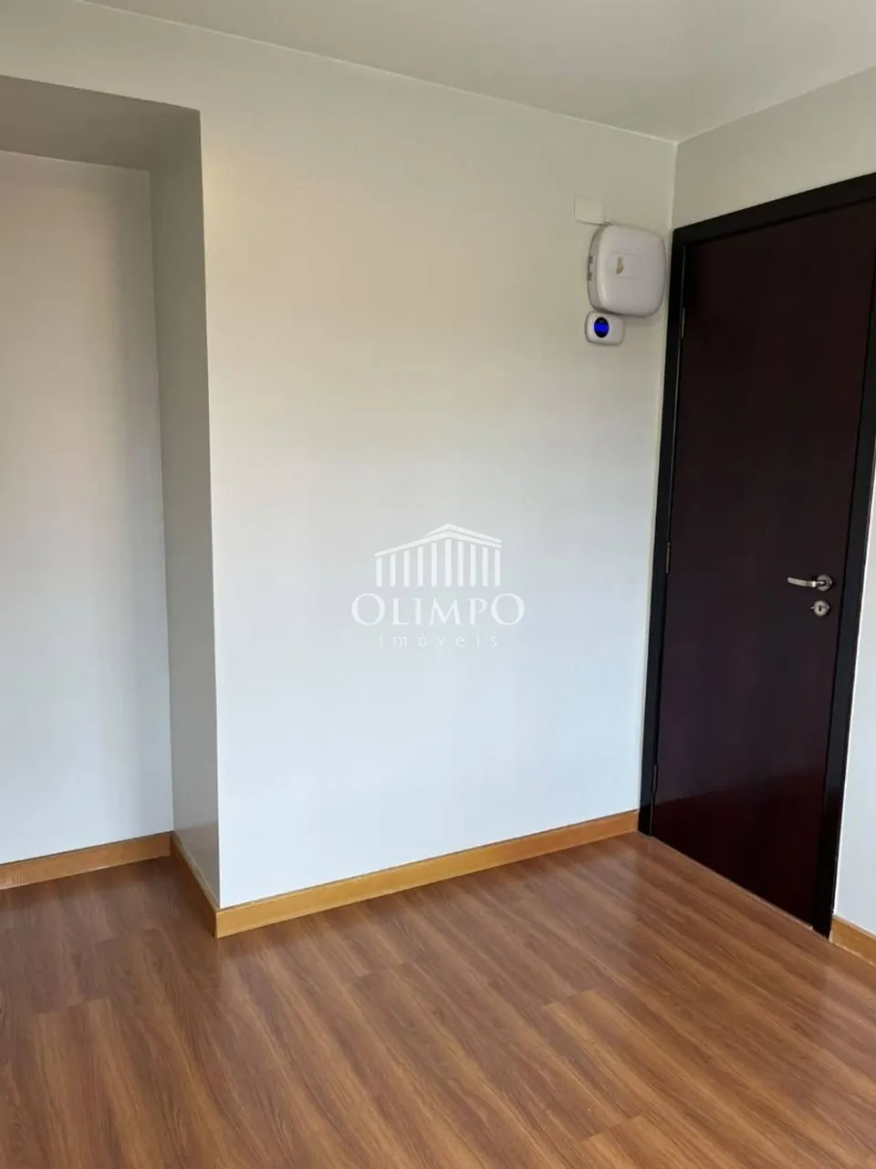 3-bedroom house with a walk-in closet in Curitiba — photo 20