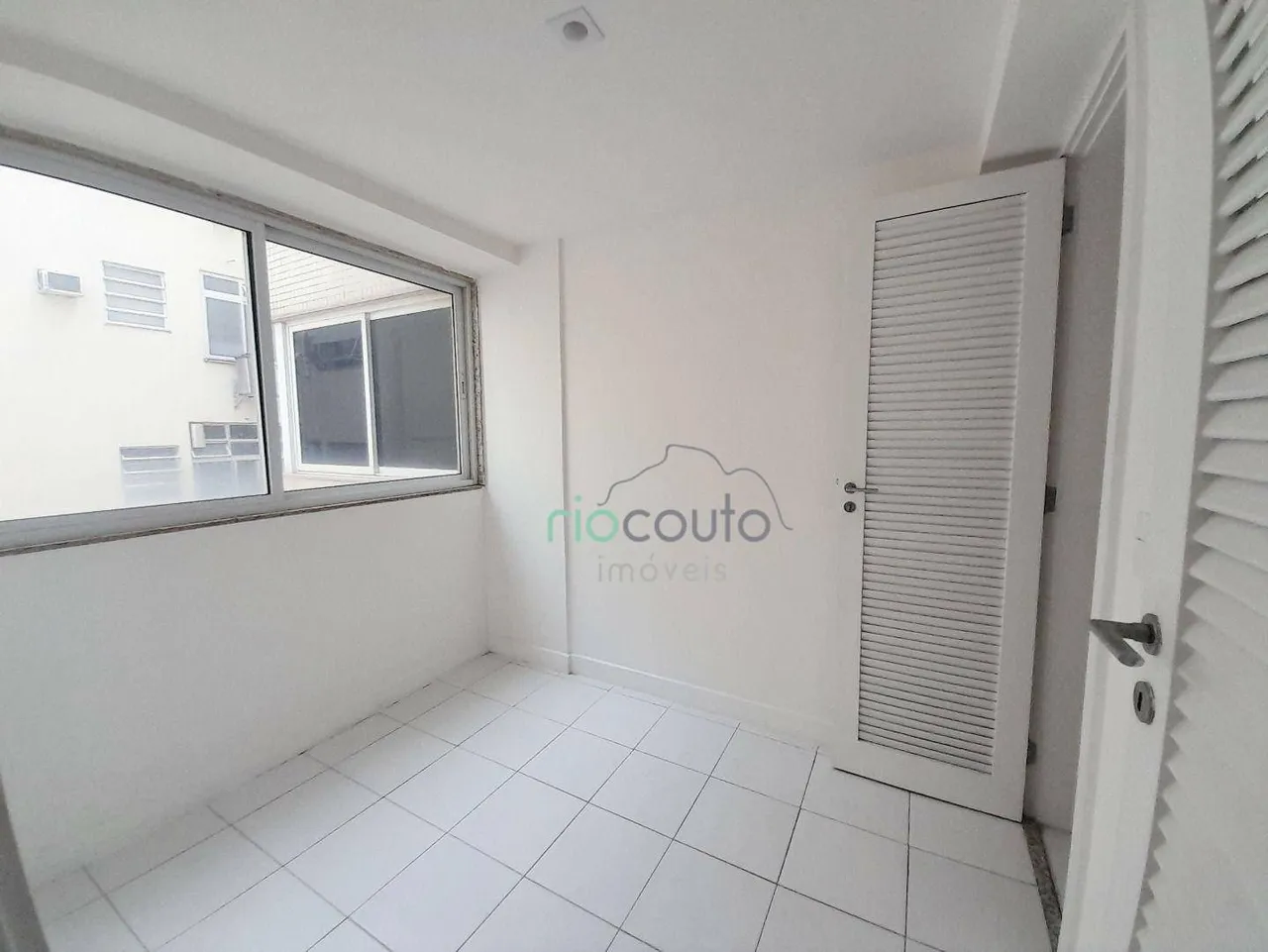 Apartamento de 4 dormitórios com 5 banheiros e área 198 m² — photo 19