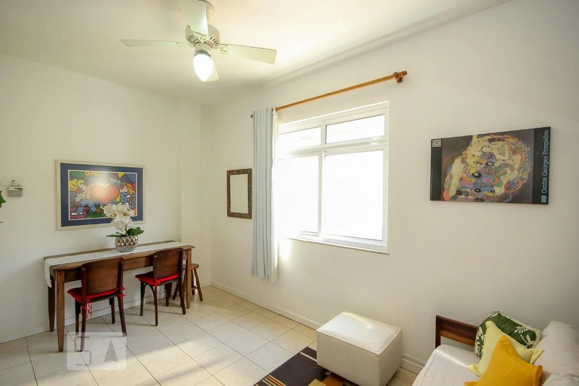 Furnished 2-bedroom apartment with laundry area — photo 4
