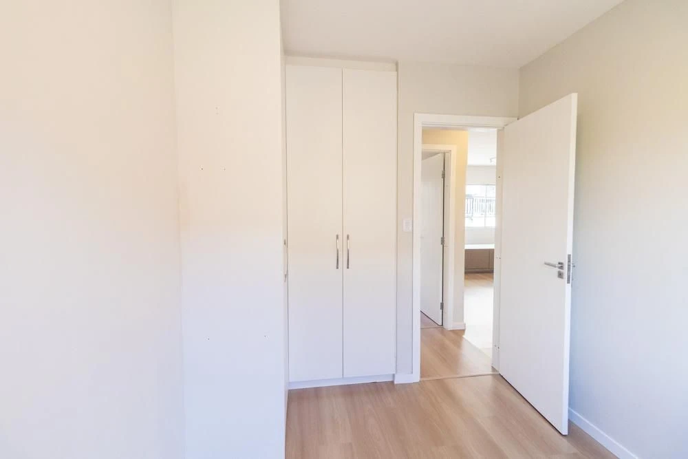2-bedroom apartment with wood or laminate floors in Curitiba — photo 15